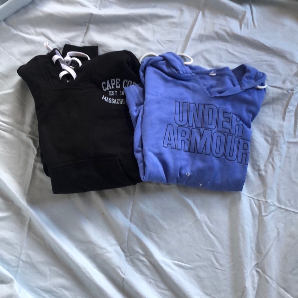 2 sweatshirts